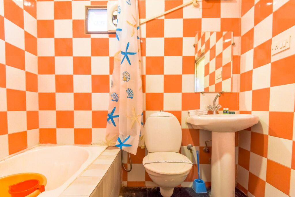 studio room bathroom ave 4